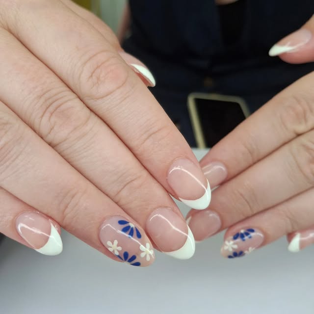 Manicura clásica con acabado brillante